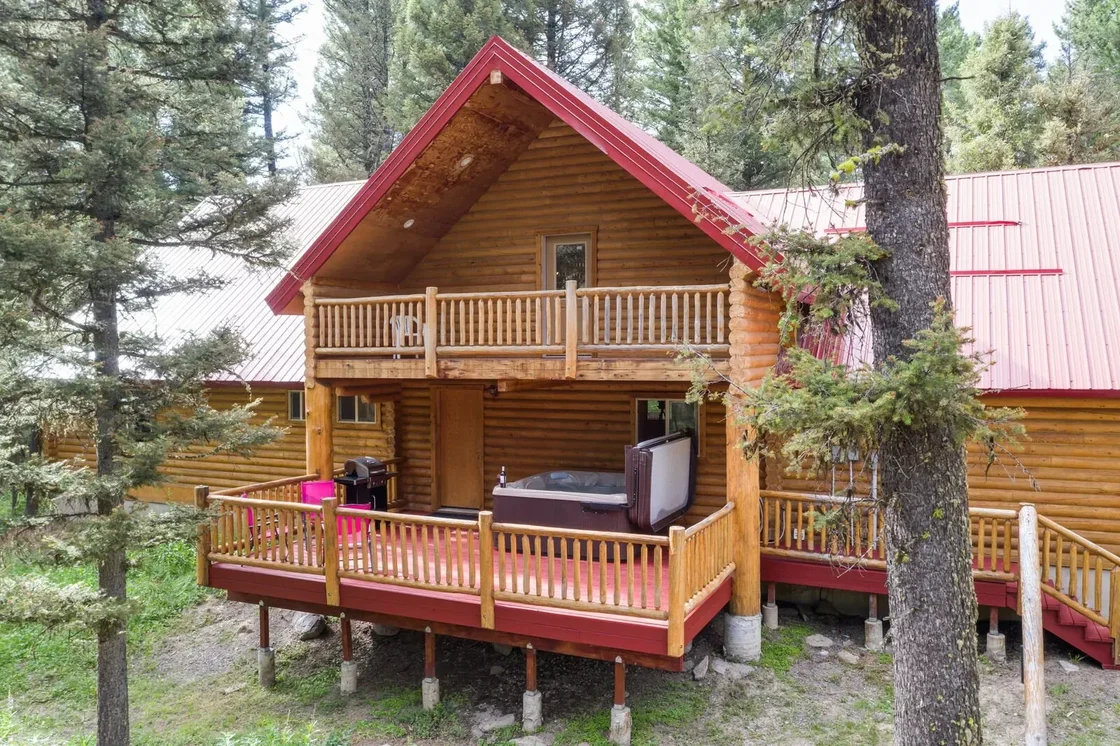 Back deck with hot tub and privacy screens